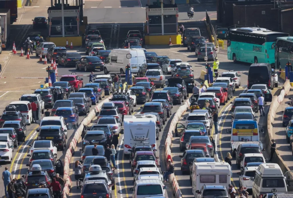 Dover Hit by 4-Hour Delays as UK Gears Up for Bank Holiday Heatwave