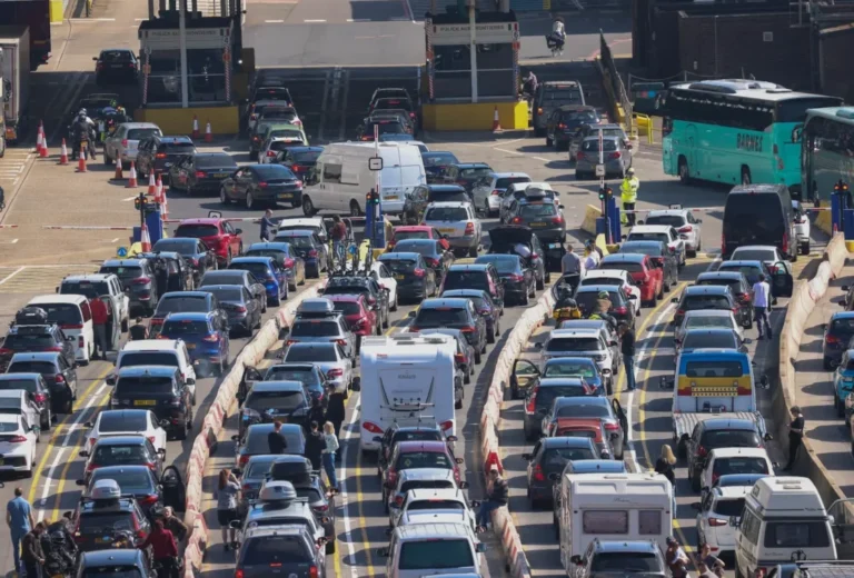 Dover Hit by 4-Hour Delays as UK Gears Up for Bank Holiday Heatwave
