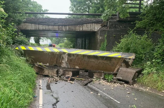 Lorry Hits Railway Bridge Between Nuneaton and Rugby Causing Train Delays