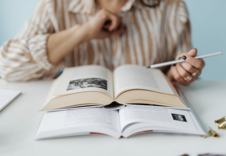 Tailored Paper Support Boosts Working Parents to Graduation