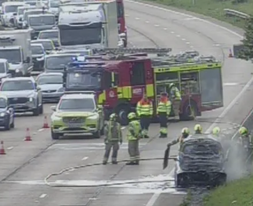 M25 Anticlockwise Shut After Vehicle Blaze Sparks 4-Mile Tailback