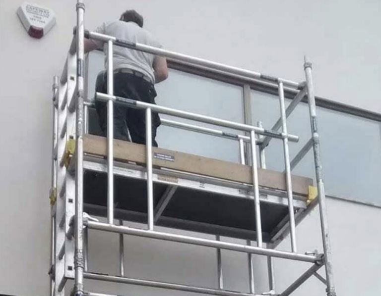 Top Safety Features to Spot in a Mobile Access Tower